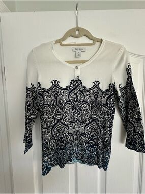 White House Black Market White and Navy Printed Long Sleeve Scoop Top